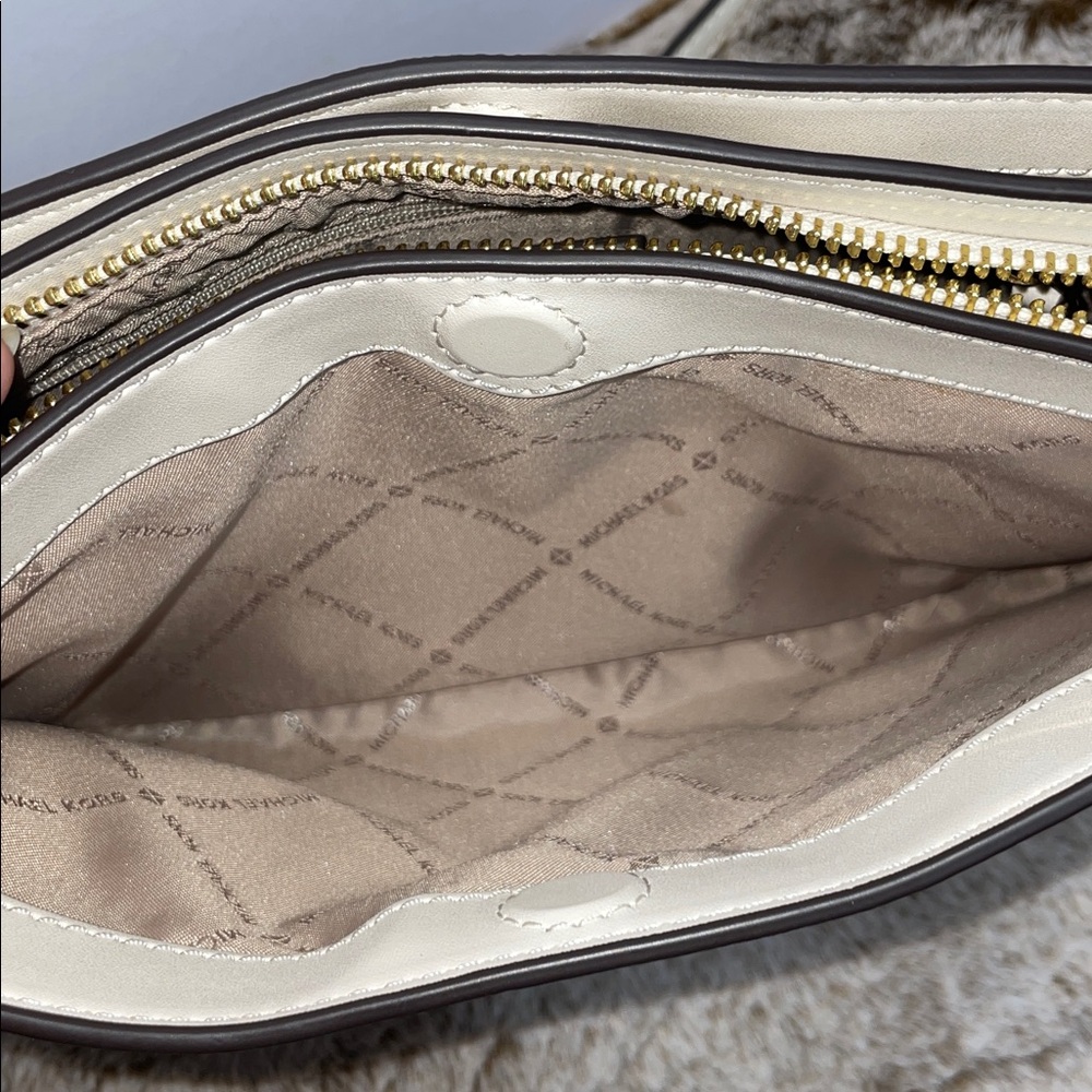 Michael Kors ‘Trisha’ Medium Triple Compartment Crossbody - Picture 8 of 13
